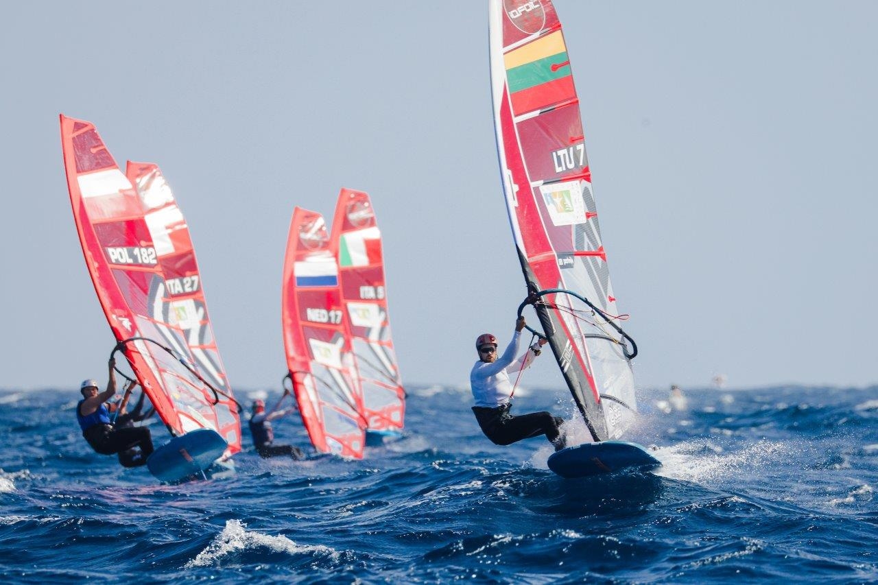 Elite windsurfing heads to Portimão: Praia da Rocha hosts the iQFOiL Under-23 World Championship