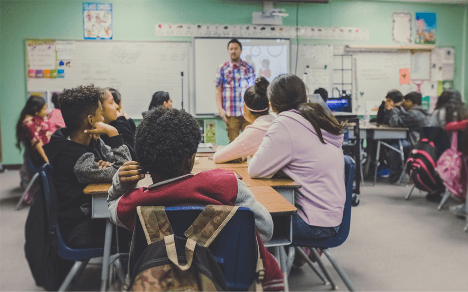 Inefficiënt management van openbare scholen draagt ​​bij aan lerarentekorten