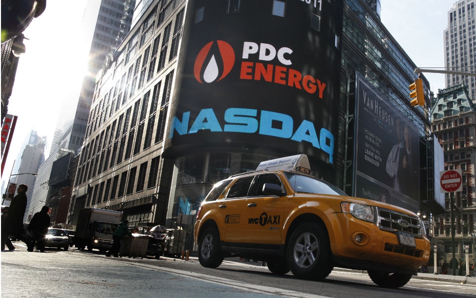 Wall Street trades slightly lower at the start of the session