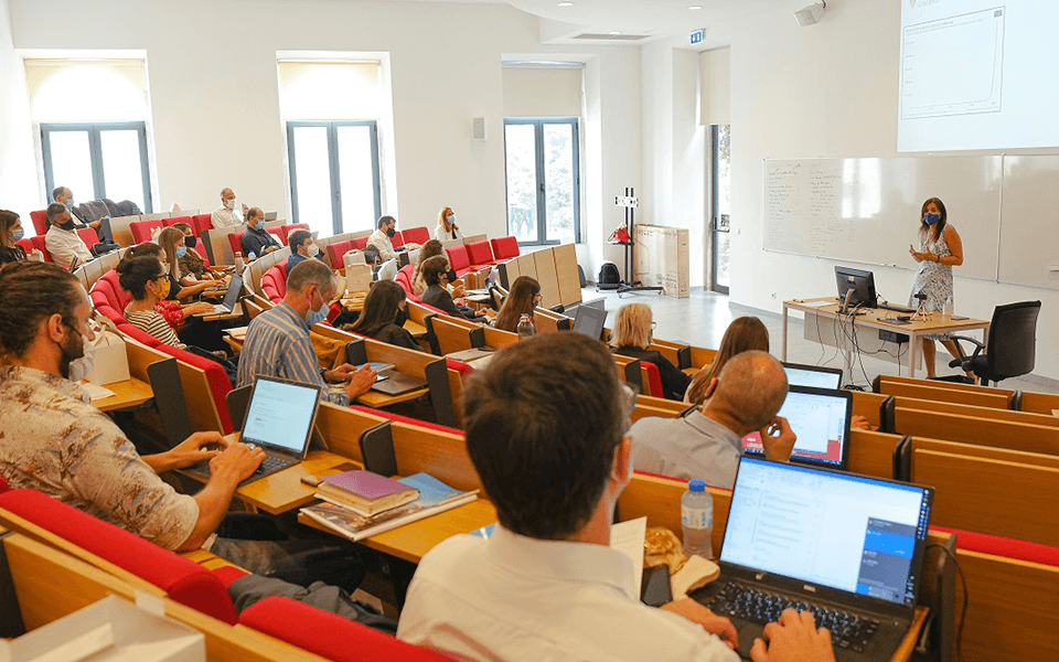 Les immigrants se précipitent vers la formation professionnelle au Portugal pour obtenir des visas et une légalisation
