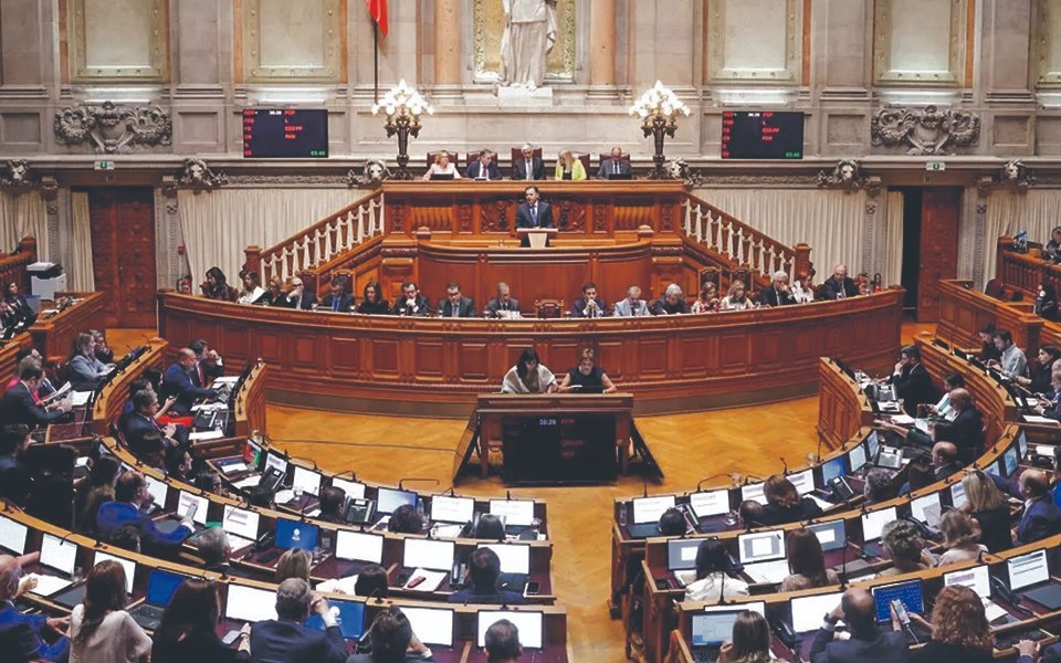 Parlamento aprova urgência na apreciação da proposta do Governo sobre IRS