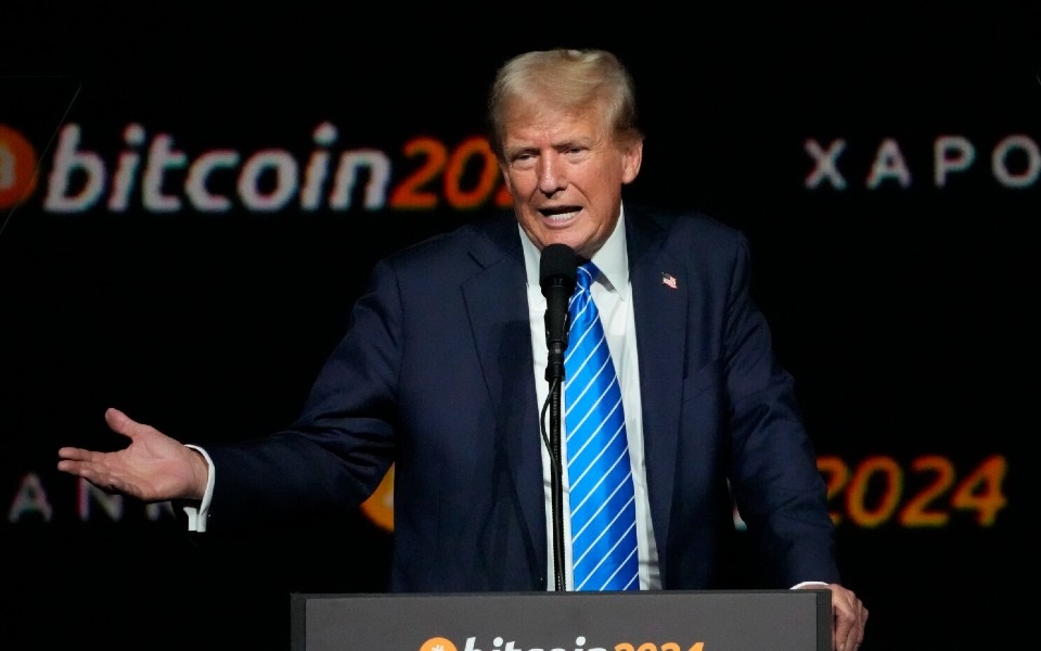 Bitcoin volta a aproximar-se de máximo histórico em semana de novo ETF de Donald Trump