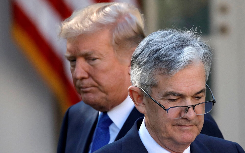 Powell maintient les taux stables malgré l'opposition intérieure et Trump