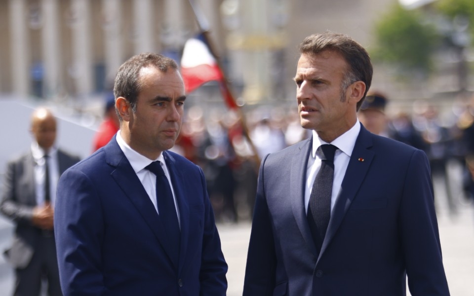 Novo primeiro-ministro francês promete “mudanças profundas” para tirar a França da crise