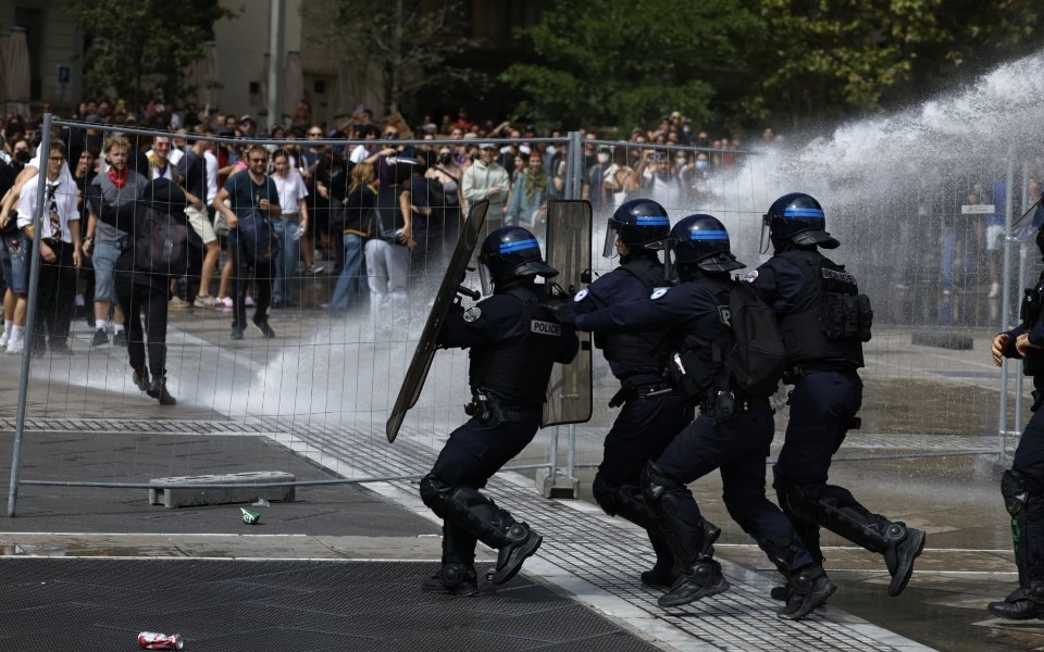 França em modo “bloquear tudo” deteve quase 300 pessoas