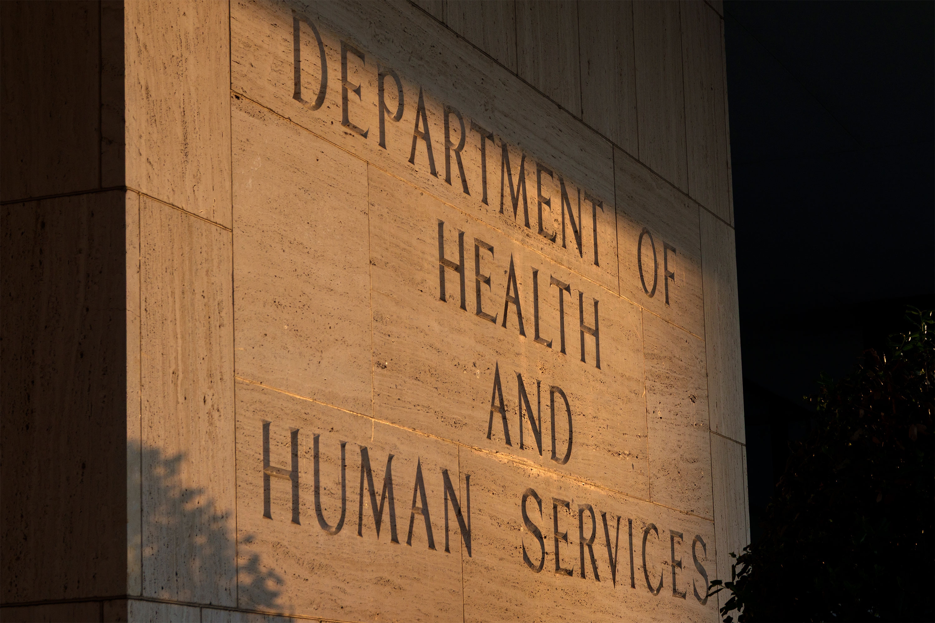 Trumps Gesundheitsministerium ordnet staatlichen Medicaid-Programmen an, bei der Suche nach undokumentierten Einwanderern zu helfen.