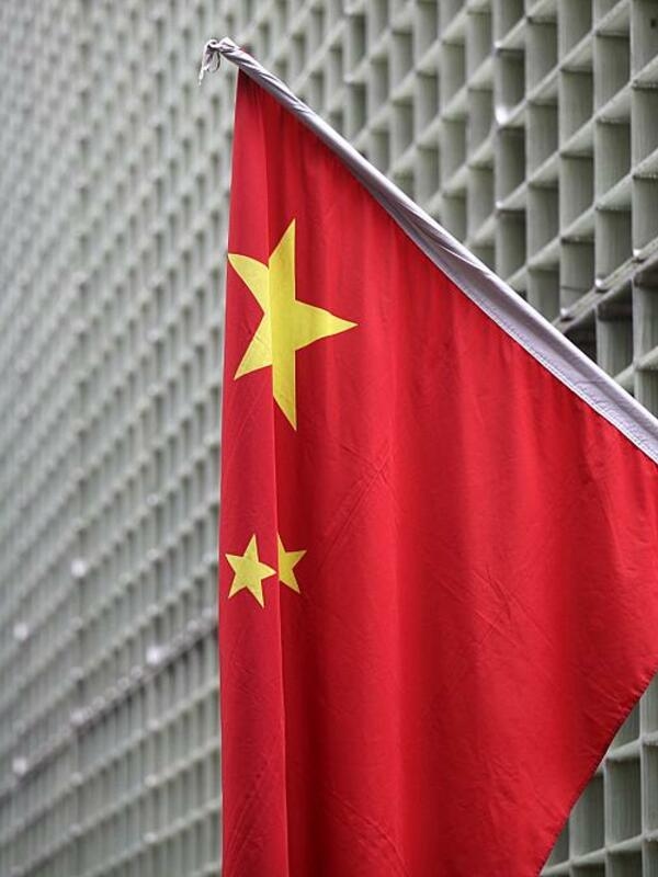 De Israëlische ambassadeur in Duitsland, Ron Prosor, beschuldigt de Chinese regering ervan de Hezbollah-militie in Libanon te herbewapenen.