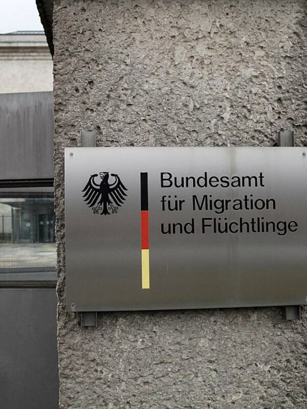 Negli ultimi cinque anni, l'Ufficio federale per la migrazione e i rifugiati (Bamf) ha ottenuto in totale 7.557 casi documenti sostitutivi del passaporto per consentire agli stranieri di lasciare il Paese.