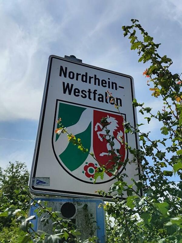 Nordrhein-Westfalens Ministerpräsident Hendrik Wüst (CDU) drängt die Bundesregierung zu einer möglichst schnellen Auszahlung der für die Länder vorgesehenen 100 Milliarden Euro aus dem Sondervermögen für die Infrastruktur und warnt dabei vor weitgehend...