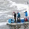 431 Kilometer Tag und Nacht auf einem SUP - vier Männer wollen trotz Wind, Kälte und Schlafmangel weiterpaddeln.