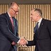 Bundeskanzler Friedrich Merz (CDU) hat den extralangen G7-Gipfel in Kanada mit bilateralen Gesprächen begonnen.