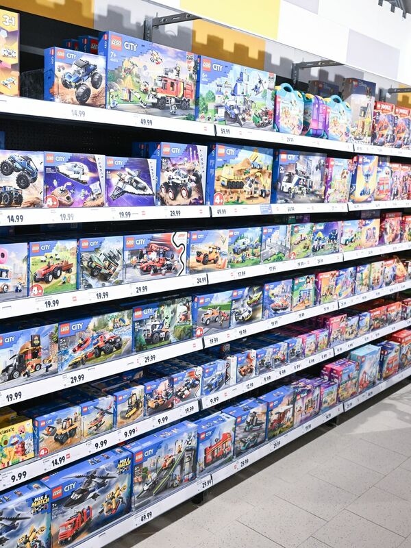 Seguros, planos de telefonia móvel, panelas: supermercados e lojas de desconto há muito tempo oferecem mais do que apenas mantimentos.