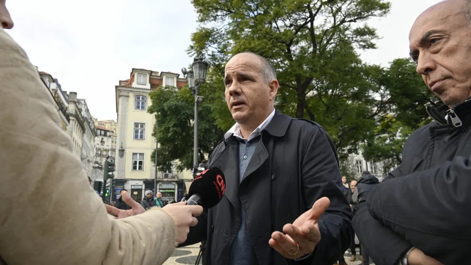 Raimundo acusa Governo de estar "ao serviço do negócio da doença"