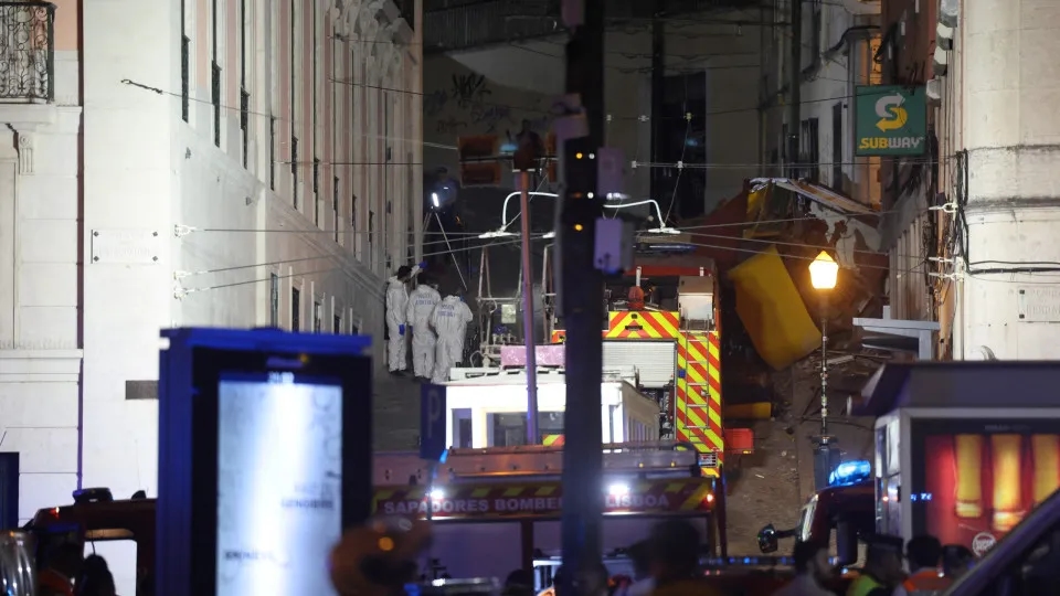 Marques Mendes e Gouveia e Melo lamentam vítimas de descarrilamento