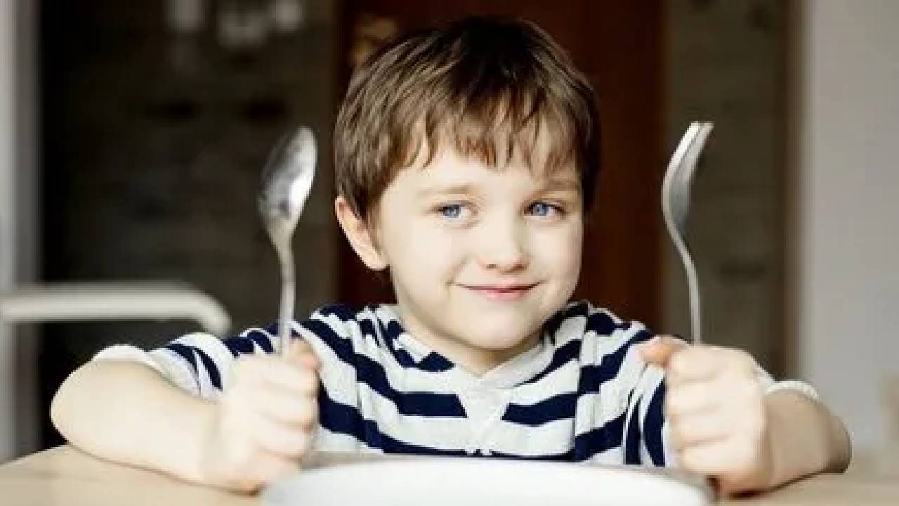 Alimentos hormonais e inatividade desencadeiam puberdade precoce: aumento notável de casos de puberdade precoce