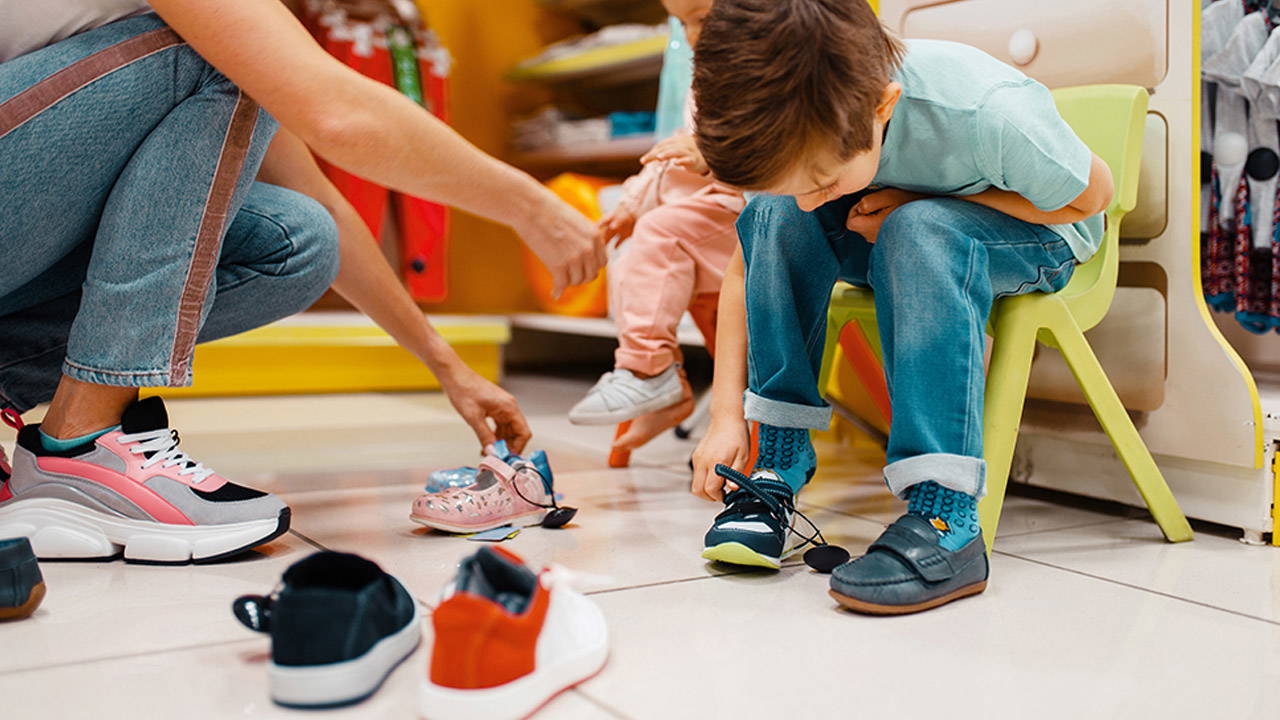 Hoe kies je de juiste schoenen voor kinderen? Kritisch advies van experts