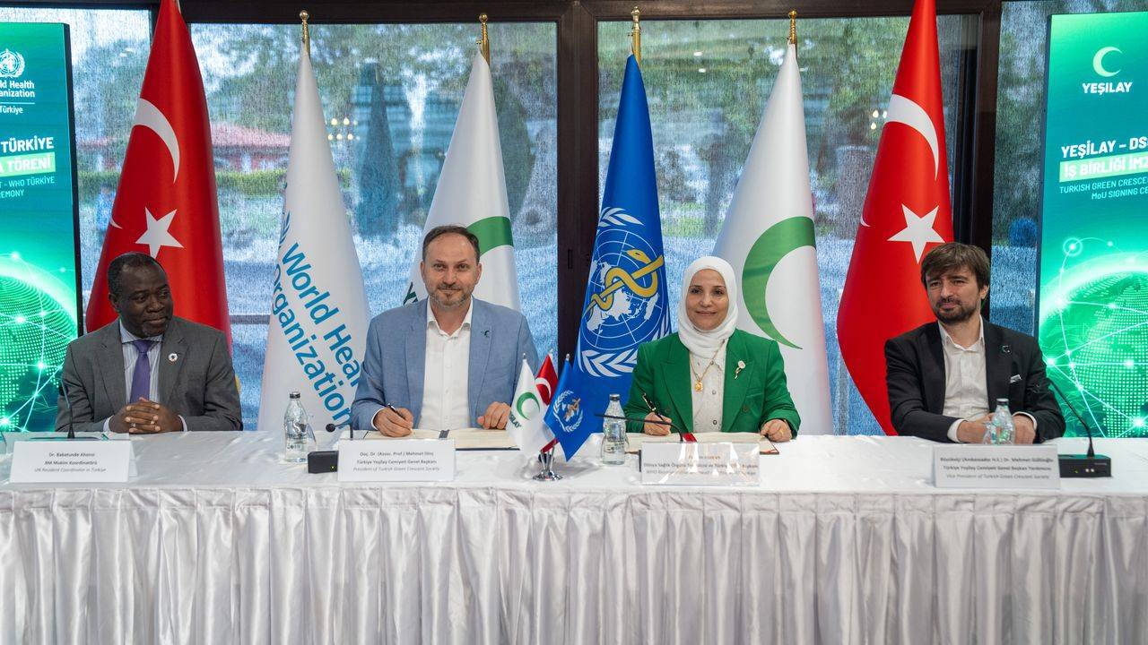 Crescente Verde e OMS Turquia colaboram para combater o vício