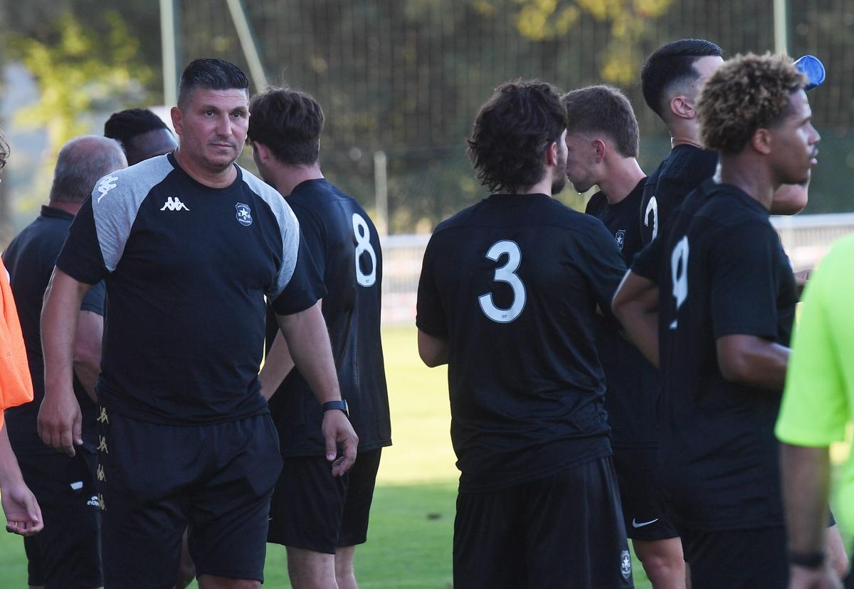 Fußball, Regionalliga 1: der Star von Boulazacoise
von der Aviron-Reserve getroffen und versenkt