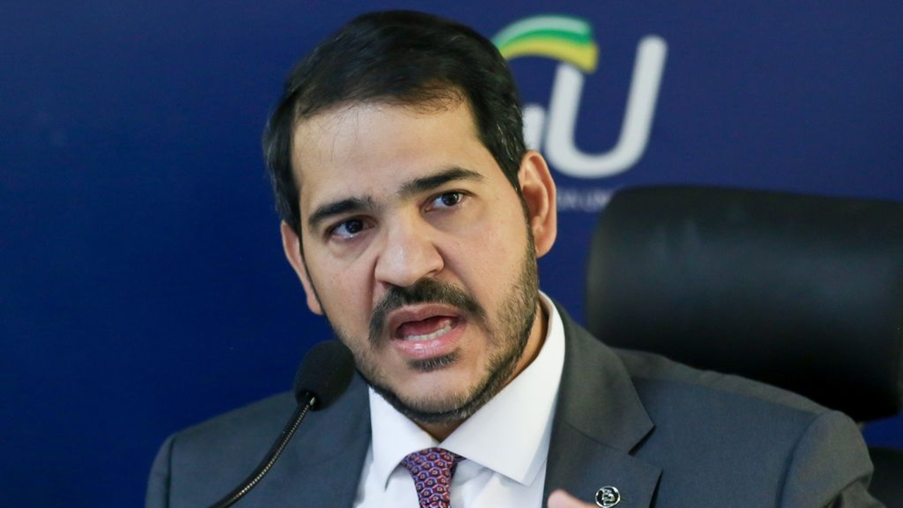 AGU requests investigation into suspected dollar profiteering after Trump's tariff