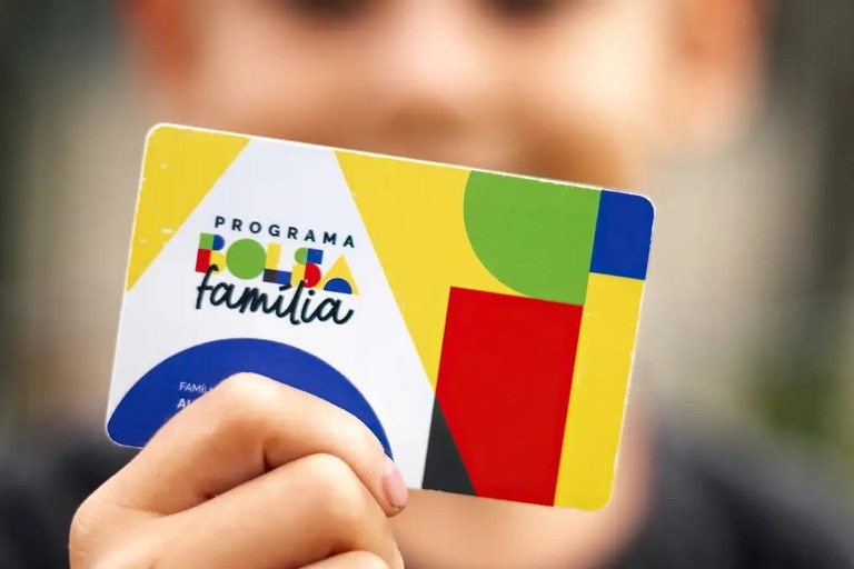 Yeni Bolsa Família kuralları: Gelir sınırını aşan kişiler için ne gibi değişiklikler olduğunu anlayın