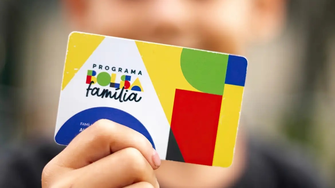 Regierung schließt fast 3 Millionen Menschen aus der Bolsa Família aus und übt Druck auf die Kommunen aus