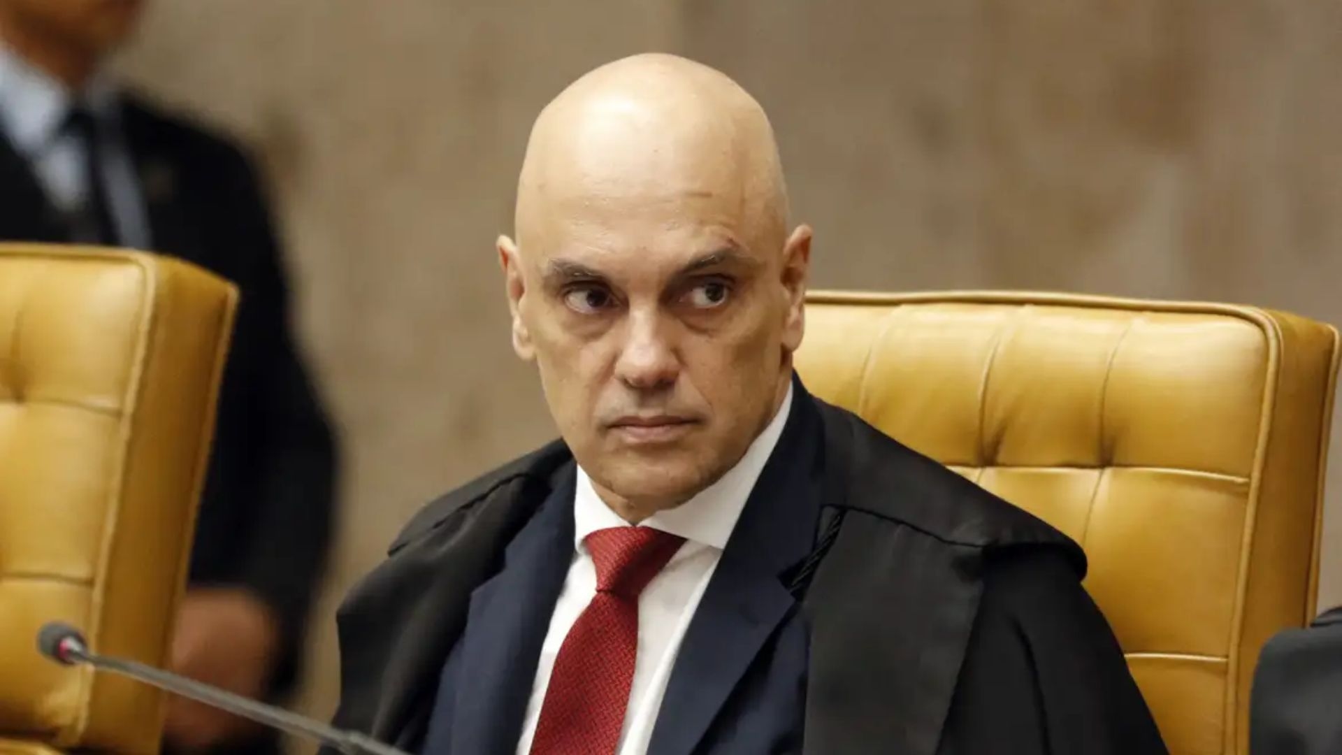 Alexandre de Moraes'in Kongre'nin IOF'ye veto kararını bozmasına yönelik tepkileri görün