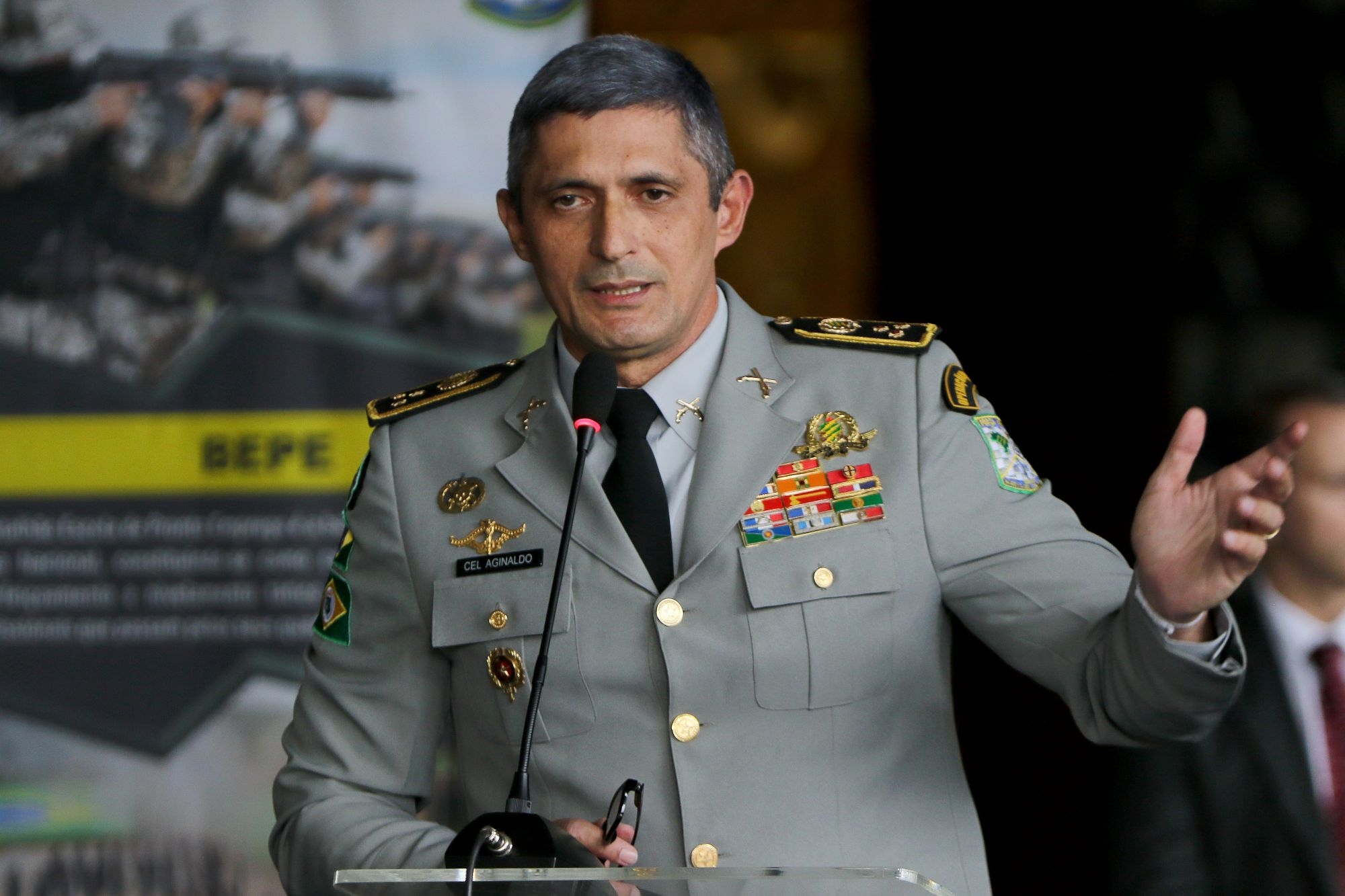 Marido de Carla Zambelli vai a Israel e tem contas bloqueadas pelo STF