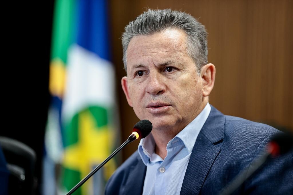Mauro Mendes, governador do Mato Grosso, sofre queda de 3 metros