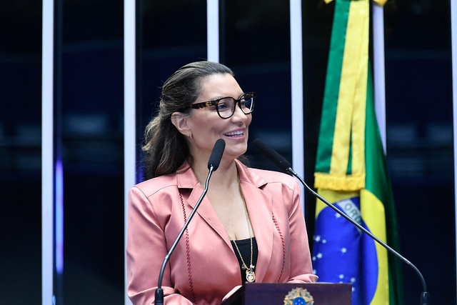Oposição propõe derrubar decreto de Lula que aumenta poder de Janja