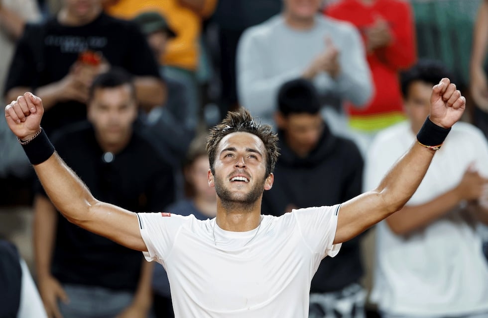 Etcheverrys großer Tennissieg bringt ihn ins Viertelfinale in Stockholm.