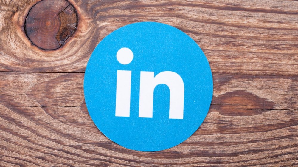 Scoprire le bugie sui profili LinkedIn: come individuare le affermazioni ingannevoli