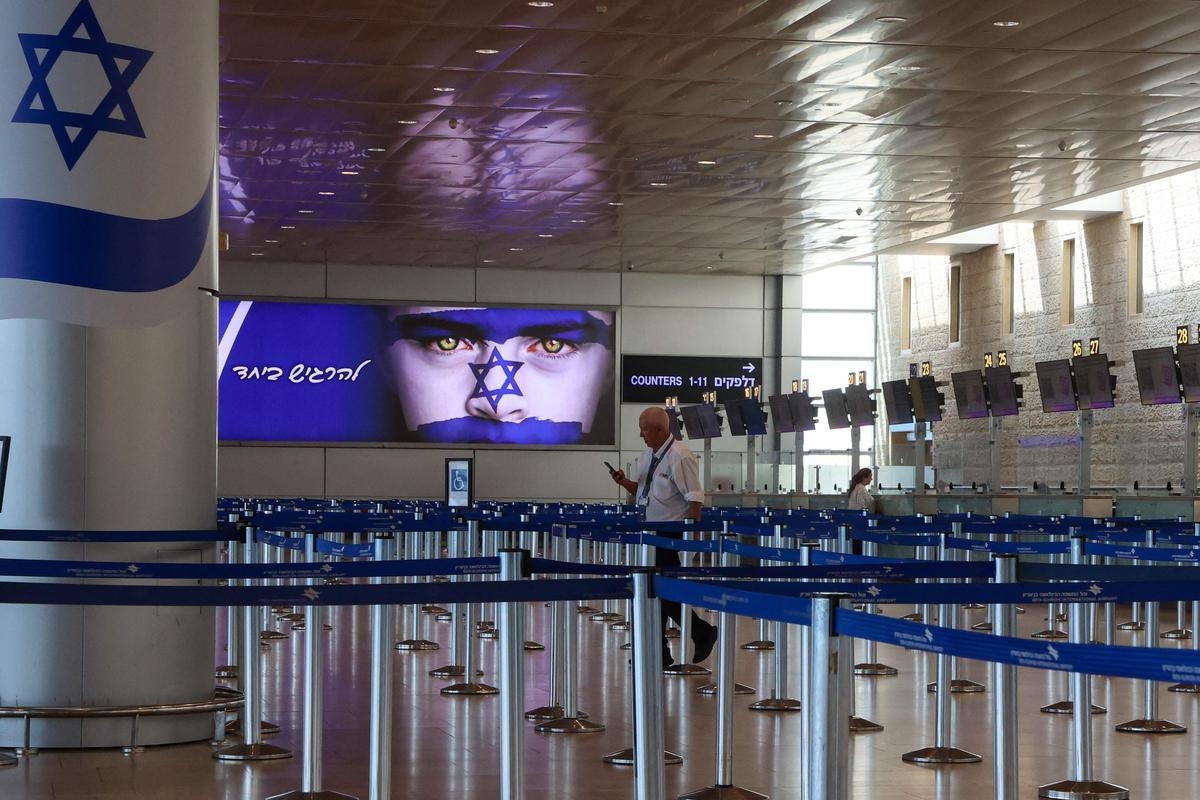 Yemen: Los hutíes disparan un misil contra el aeropuerto de Tel Aviv; Israel promete responder con firmeza.