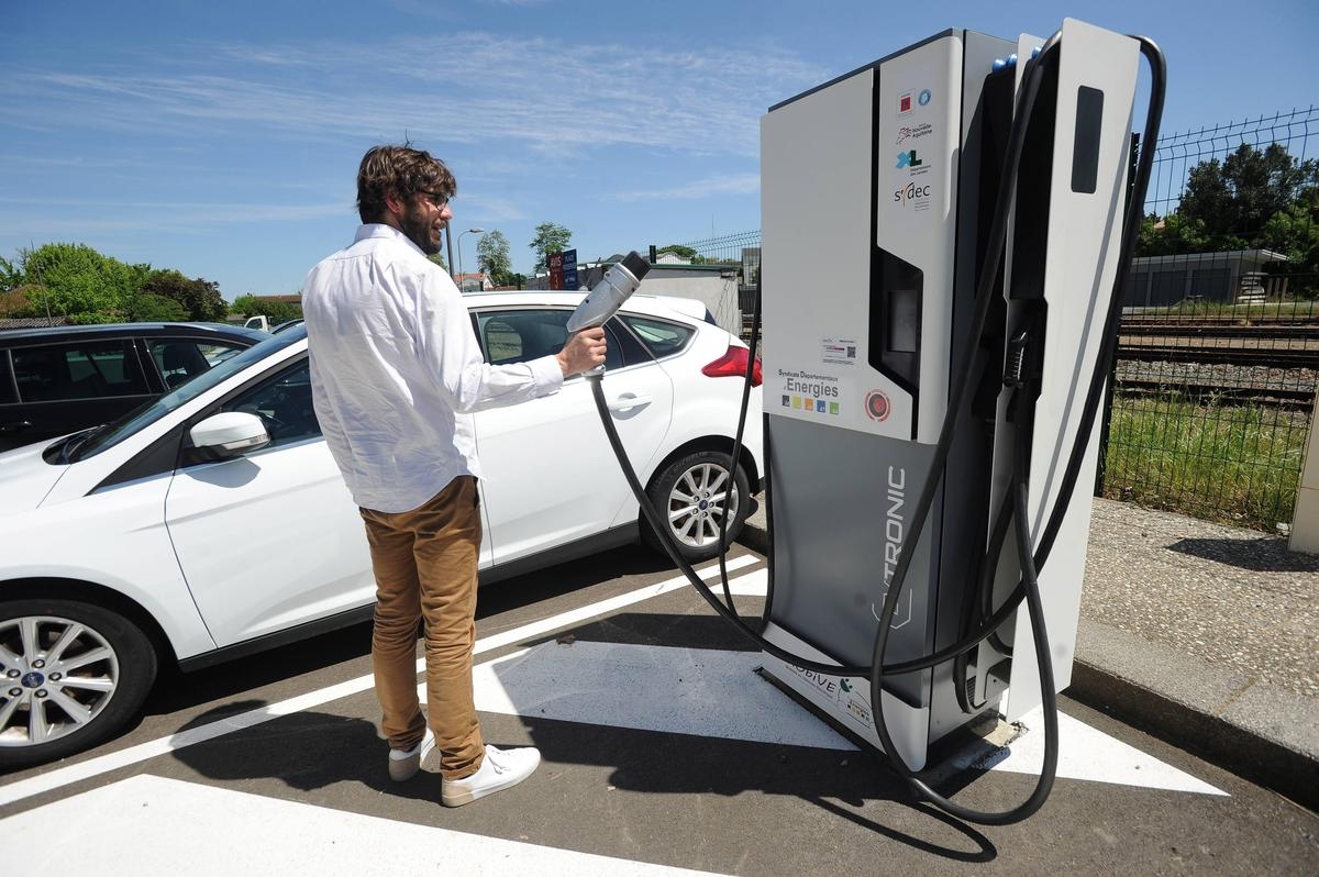 Carros elétricos: rumo ao aumento do bónus ecológico e à modificação dos subsídios