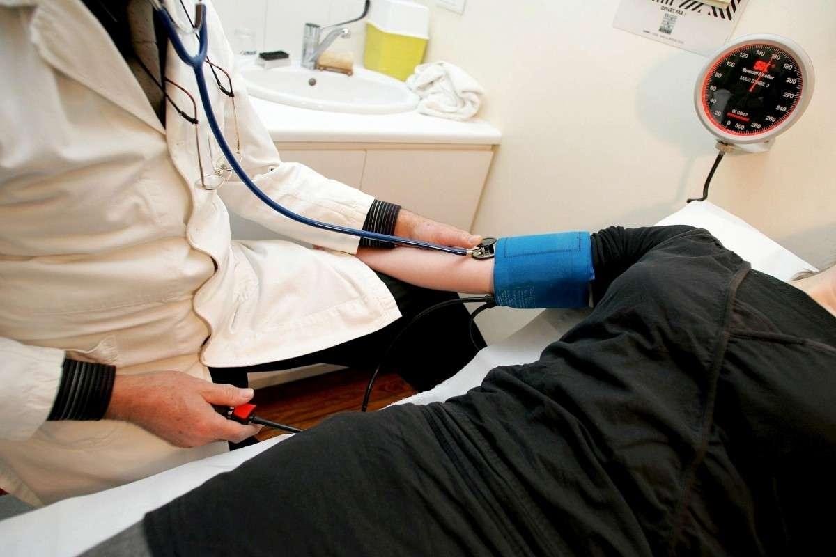 Arrêts de travail : les médecins généralistes dénoncent la pression de l'Assurance maladie pour les limiter