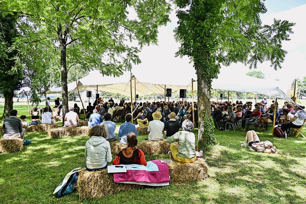 Festival de Periodismo de Couthures: más de 200 eventos en tres días bajo los árboles
