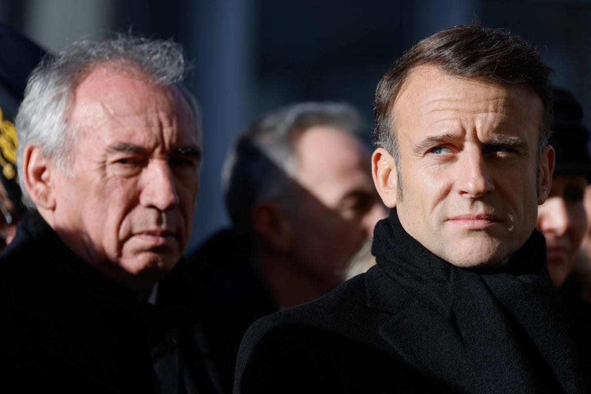 Ligeiro aumento na popularidade de Emmanuel Macron e François Bayrou em julho