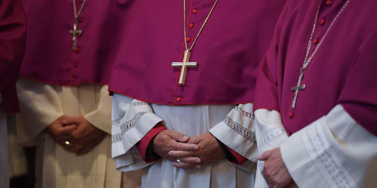 ‘Een onaanvaardbare situatie’: de promotie van een priester die veroordeeld is voor verkrachting wekt verontwaardiging in de Franse kerk