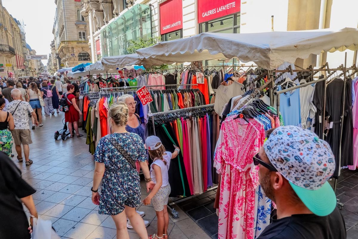 Burdeos: aparcamiento gratuito en la Place des Quinconces durante las rebajas de verano