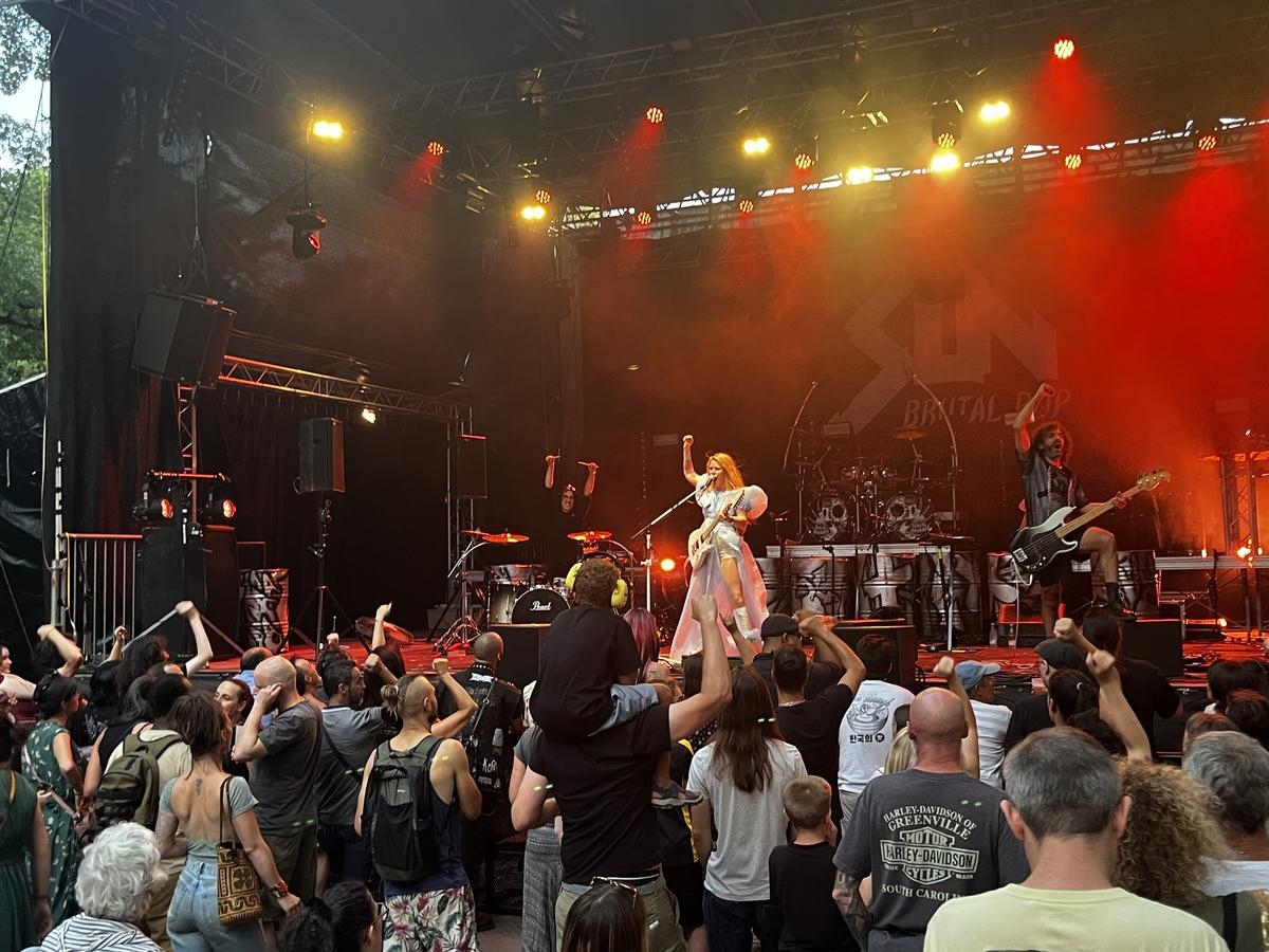 Video. "We try to get as many people as possible excited and singing along": Summer in Pau returns in force for its 44th edition