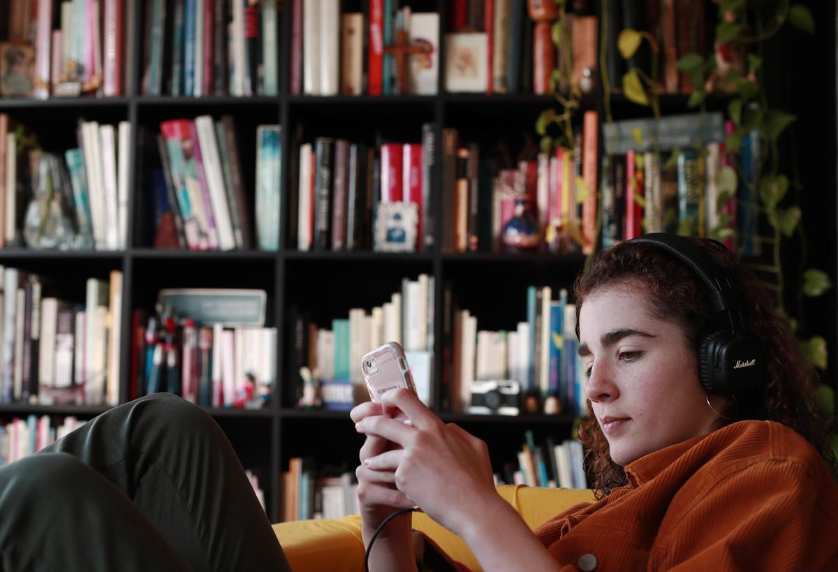 Los adolescentes ya no responden al teléfono: ¿falta de cortesía o nuevas costumbres?