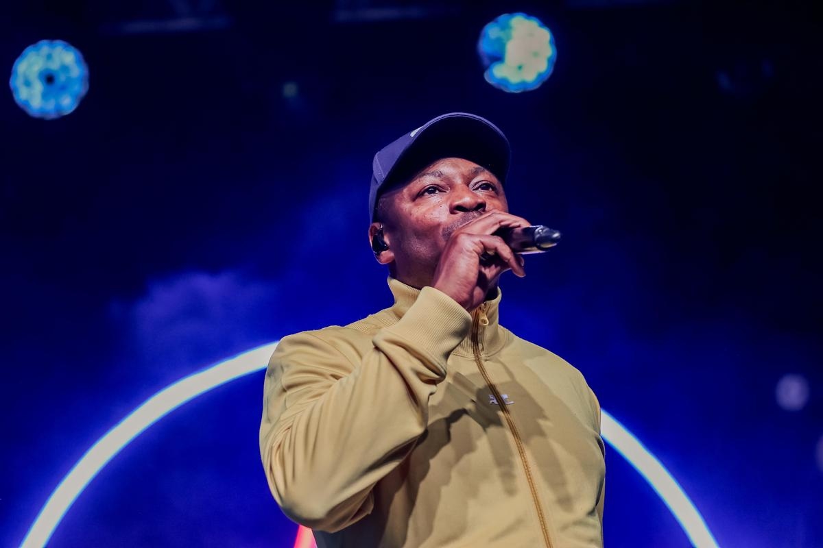 SunSka. Mc Solaar, Chinese Man und Flavia Coelho umgeben große Namen im Reggae