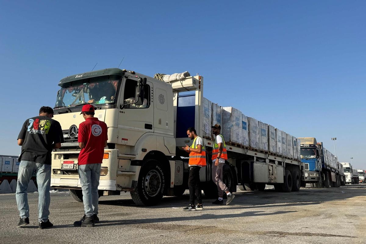 Ayuda humanitaria en Gaza: Camión de comida vuelca sobre multitud; 20 muertos según Defensa Civil