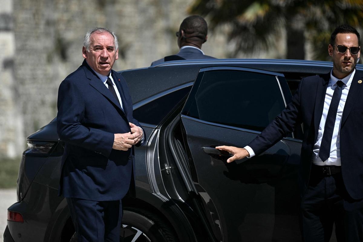 Supressão de dois feriados: governo confirma meta de arrecadação de 4,2 bilhões de euros até 2026