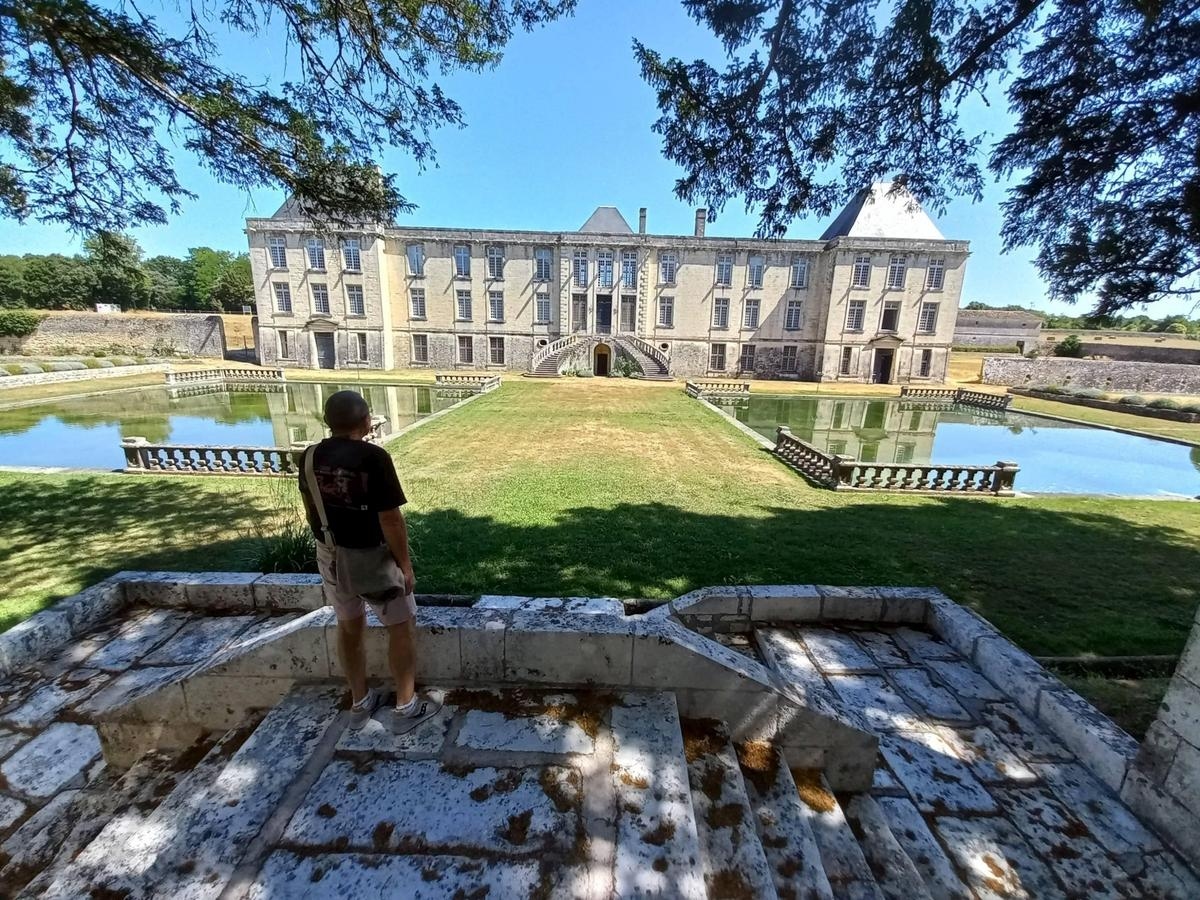 EM IMAGENS - A história do Château du Douhet em Saintonge