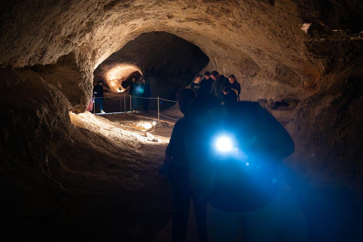 “It’s still a bit scary, but it’s okay”: meeting the bats at nightfall in the Sare caves