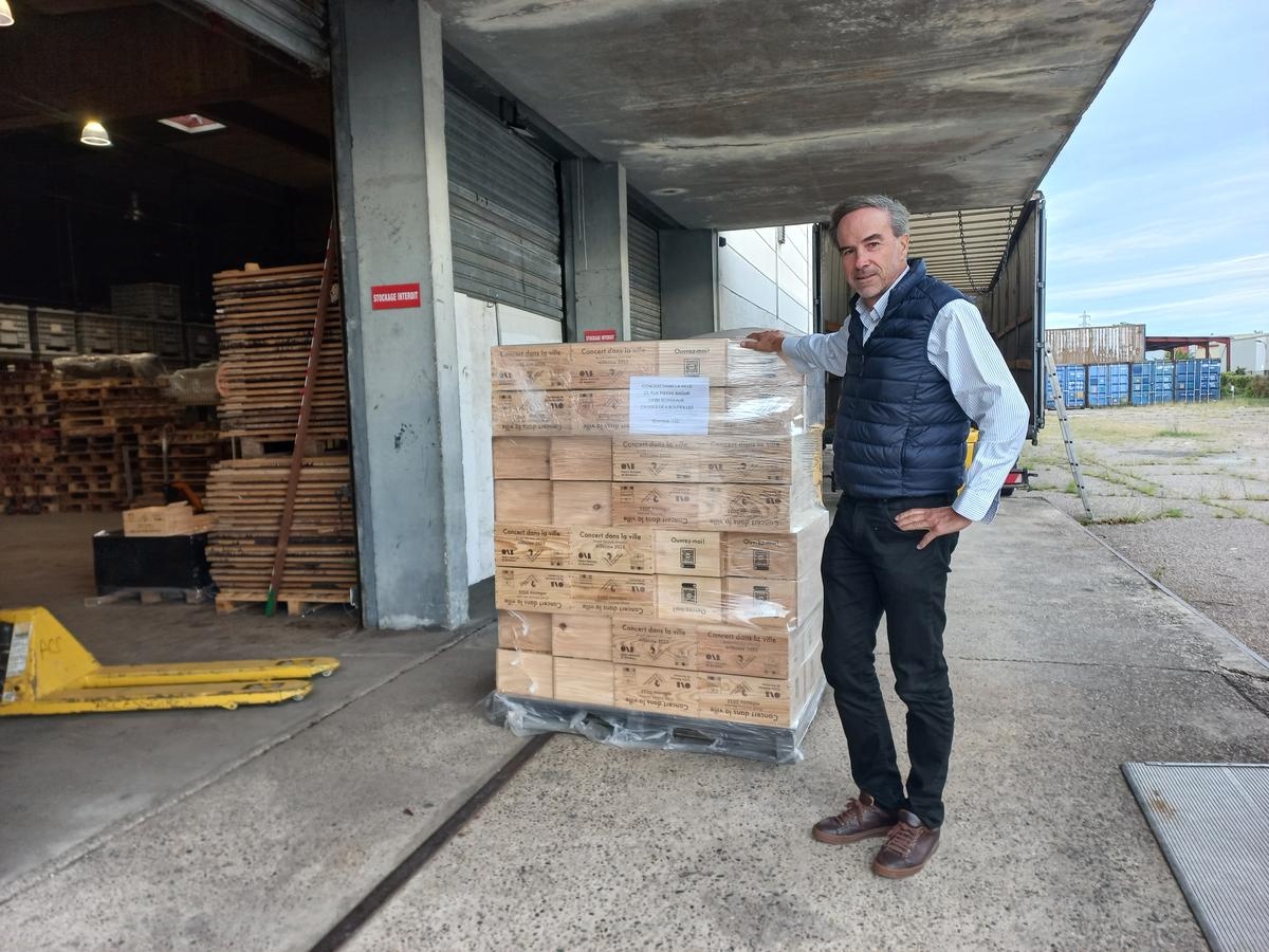 Bordeaux: Skąd pochodzą te kolekcjonerskie drewniane skrzynki rozdawane w mieście podczas koncertu z okazji rozpoczęcia roku szkolnego w Operze?