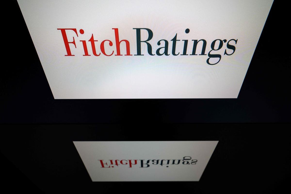 Debito: Fitch declassa il rating della Francia a causa delle incertezze di bilancio