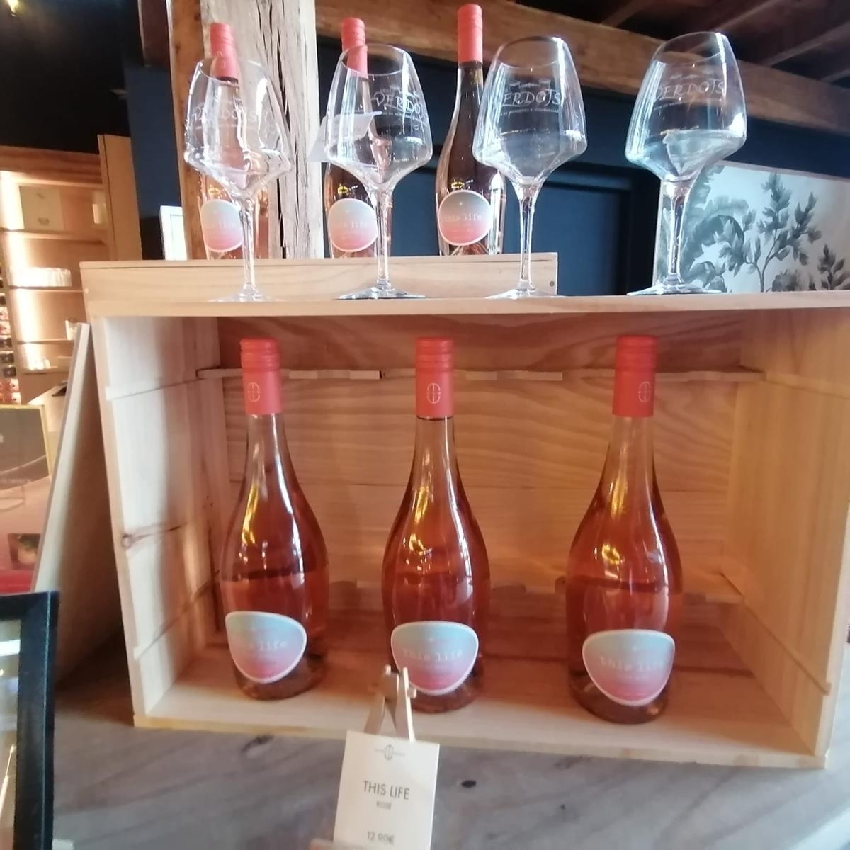 Dordogne: Maison Wessman verstärkt seine Zusammenarbeit mit der Sängerin Norah Jones in Bergerac und Limoux