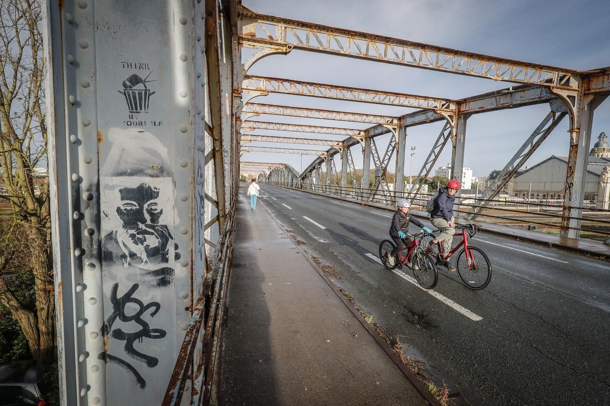 La Rochelle: “The Tasdon Bridge is part of our heritage, we must speak about it with emotion, Mr. Mayor”