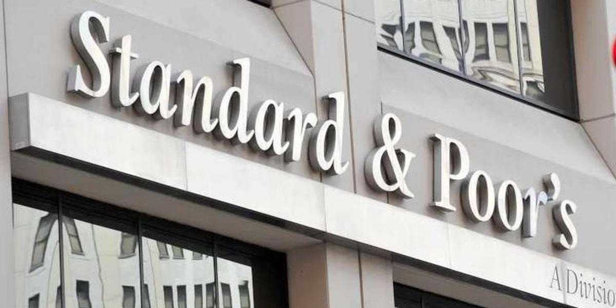 Bütçe: Standard & Poor's Fransa'nın notunu bir kademe düşürdü, kamu maliyesine ilişkin belirsizlik "yüksek"